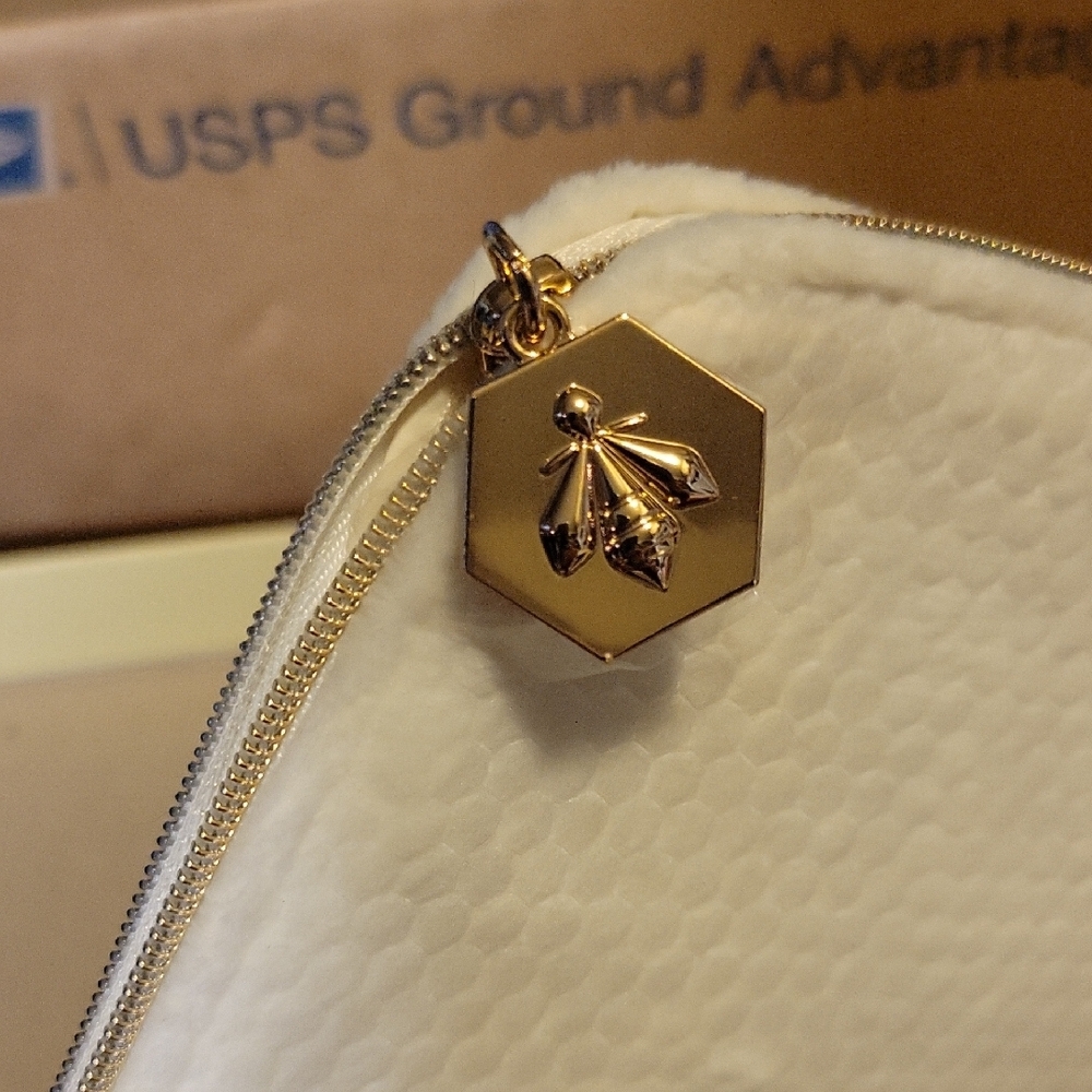 Guerlain Paris NWT White Honeycomb Cosmetic Bag, Soft, with Gold Tone Accents #3